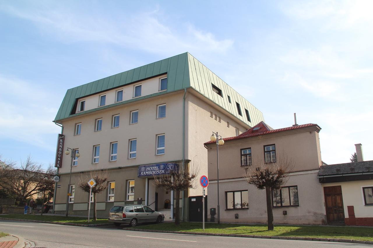 Hotel Rambousek Nové Město nad Metují エクステリア 写真